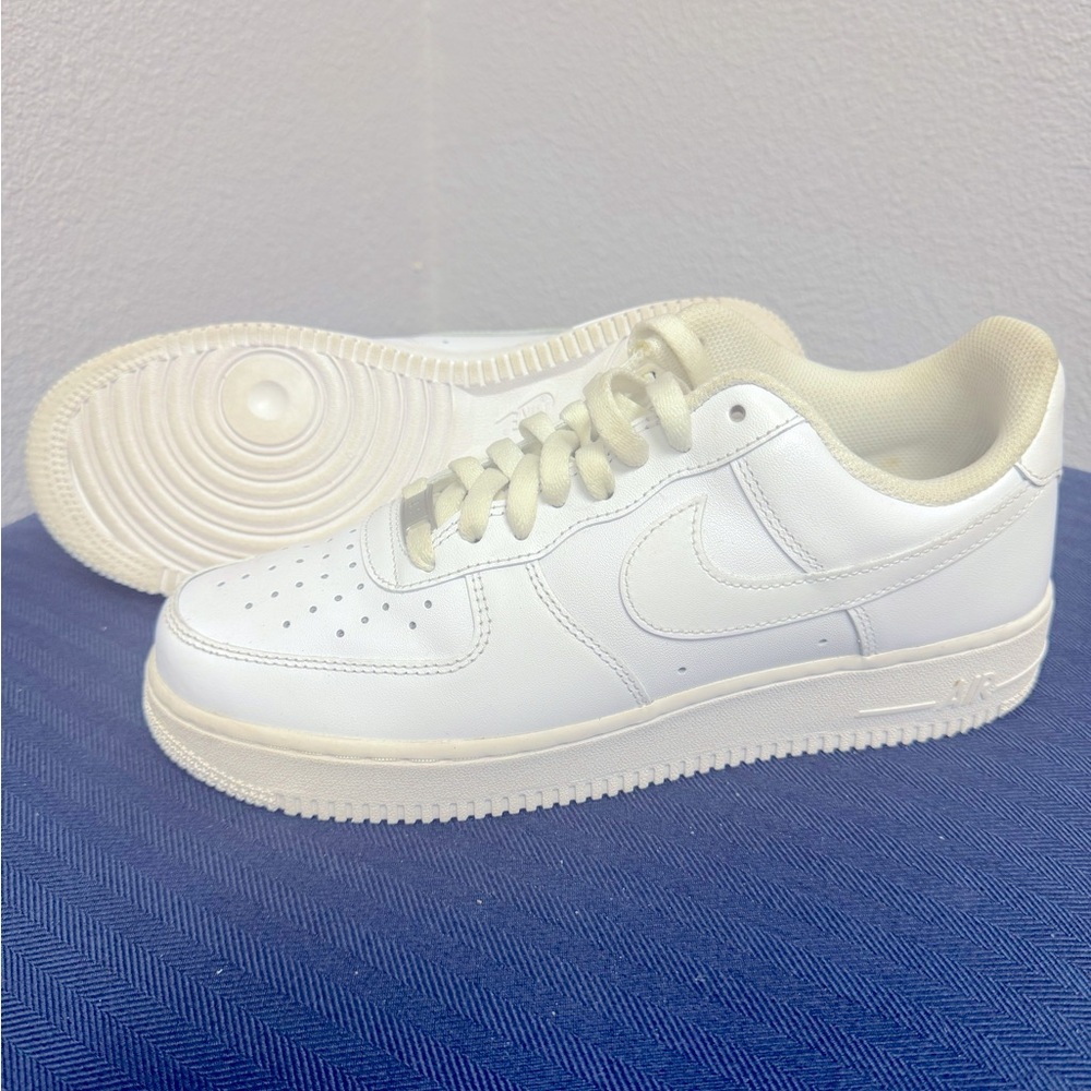 Nike Air Force One’s size 9